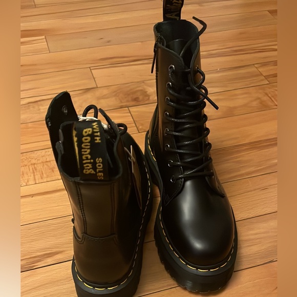 DR.MARTEN JADON SMOOTH LEATHER PLATFORM BOOTS - Picture 1 of 7